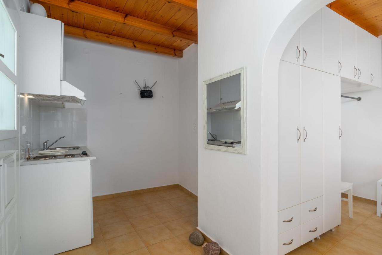 Georgia'S House & Apartment Adamantas  Bagian luar foto