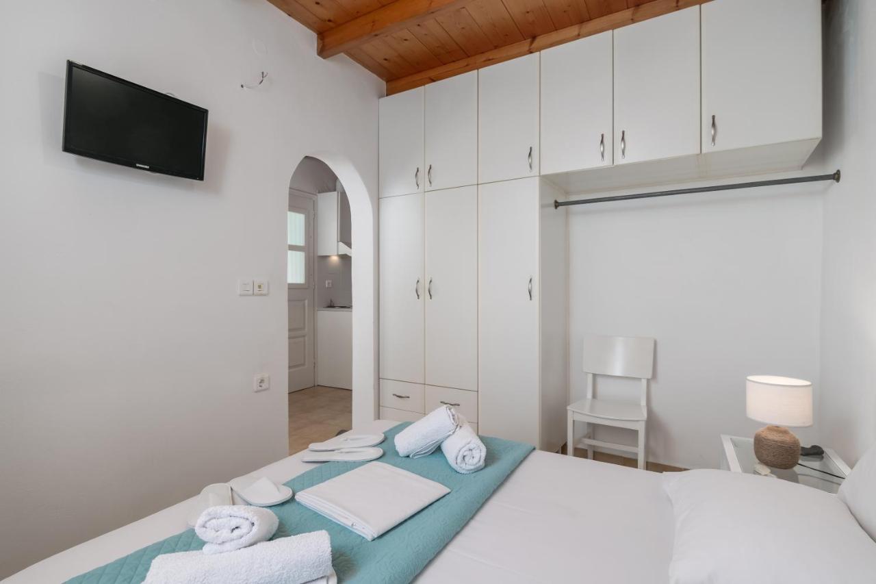Georgia'S House & Apartment Adamantas  Bagian luar foto
